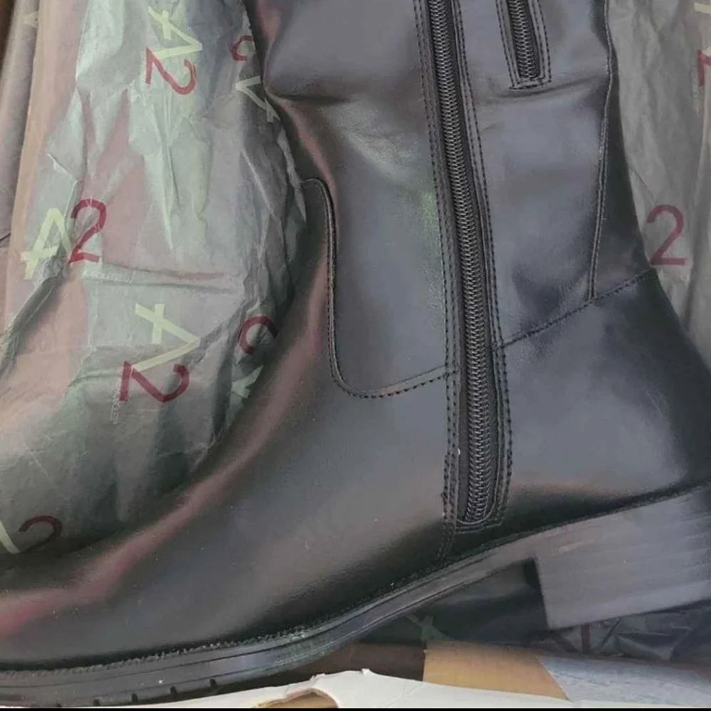 High Ride Black Brown Boots - Picture 2 of 2